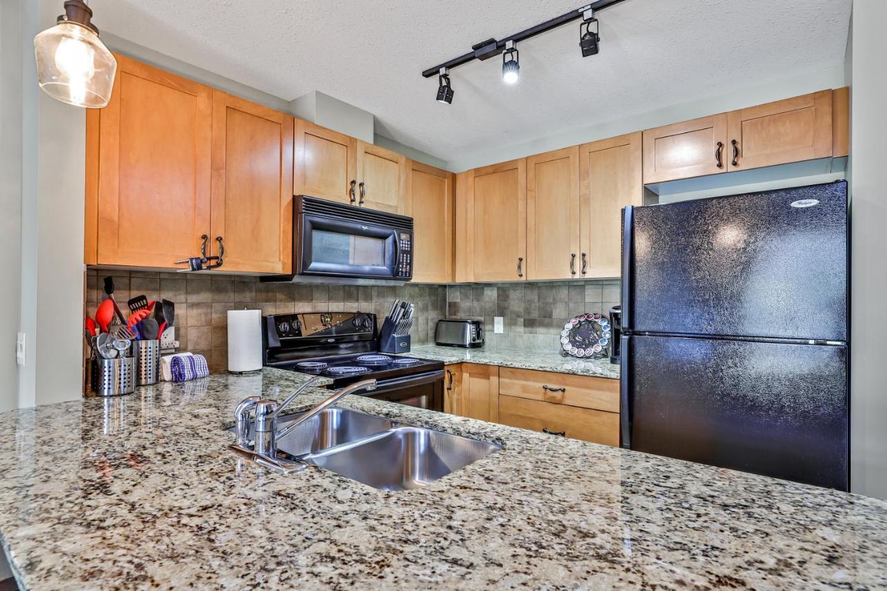 Inviting Rocky Mountain Hot Tub In Top Rated Condo Managed By Little Sister Getaways Canmore Exterior photo