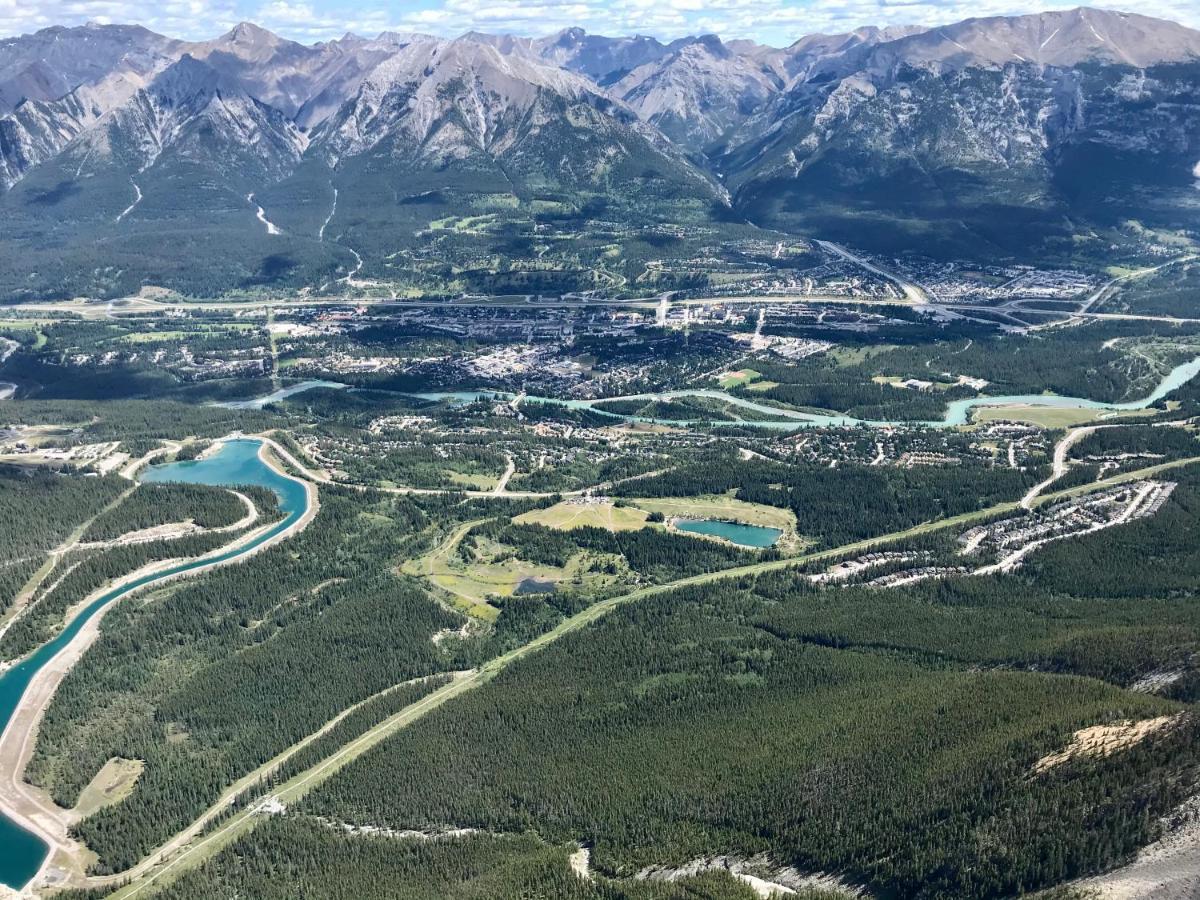 Inviting Rocky Mountain Hot Tub In Top Rated Condo Managed By Little Sister Getaways Canmore Exterior photo